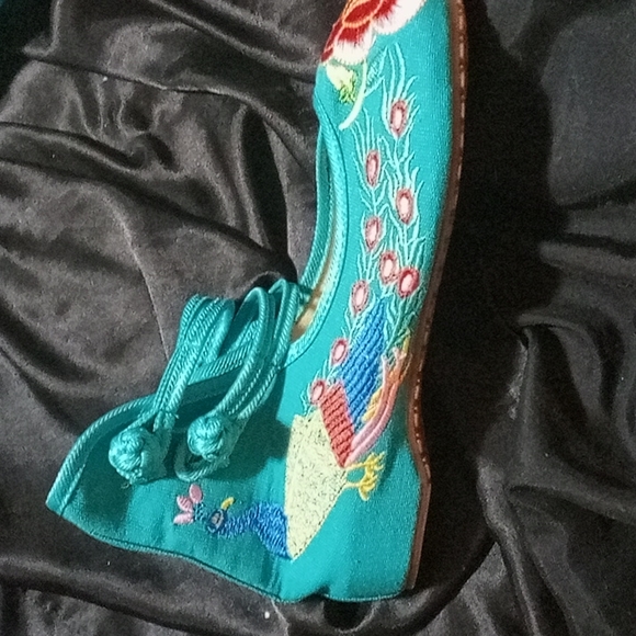 Shoes - Picture 3 of 5